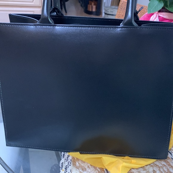 New Valentino Italian Leather Large tote bag - Picture 3 of 16